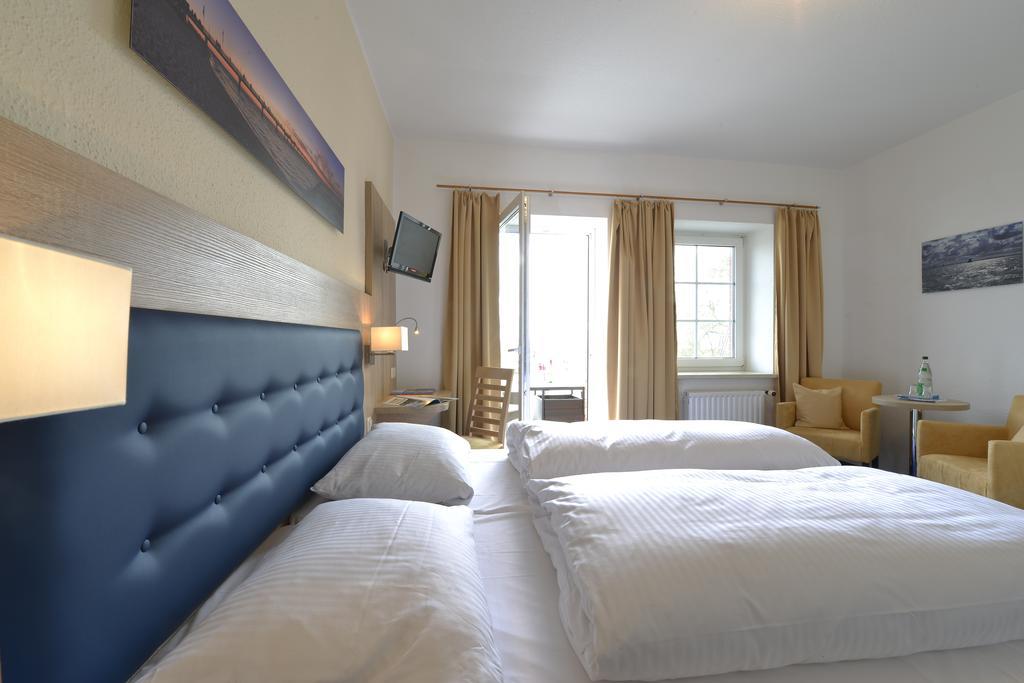 Hotel Boddenhus Garni ซิงสท์ ภายนอก รูปภาพ