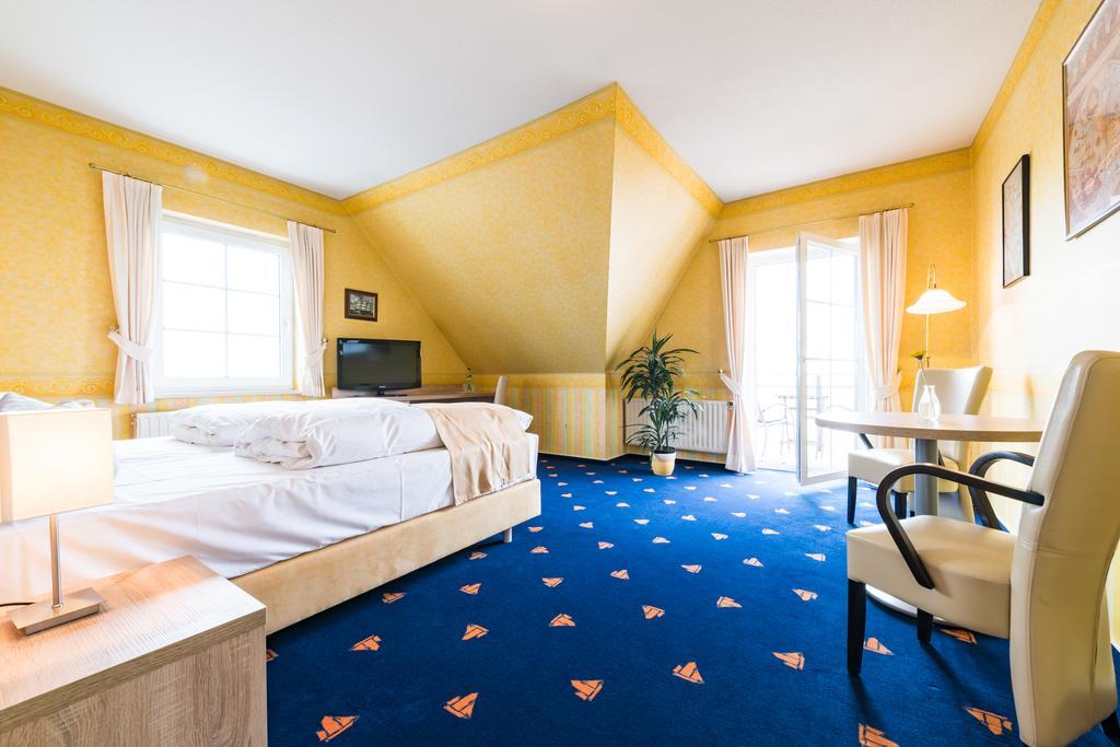 Hotel Boddenhus Garni ซิงสท์ ภายนอก รูปภาพ