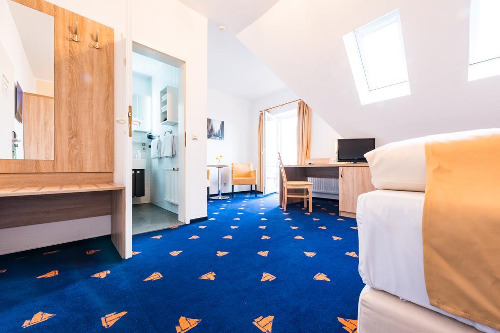 Hotel Boddenhus Garni ซิงสท์ ภายนอก รูปภาพ