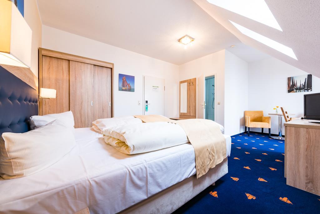 Hotel Boddenhus Garni ซิงสท์ ภายนอก รูปภาพ