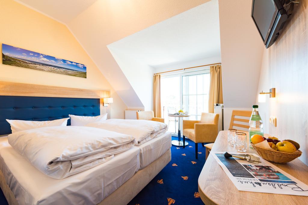 Hotel Boddenhus Garni ซิงสท์ ภายนอก รูปภาพ