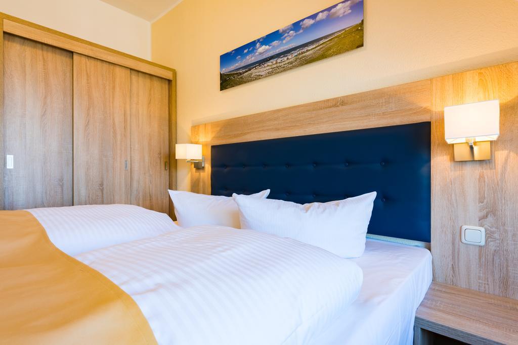 Hotel Boddenhus Garni ซิงสท์ ภายนอก รูปภาพ