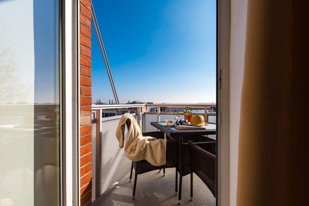 Hotel Boddenhus Garni ซิงสท์ ภายนอก รูปภาพ