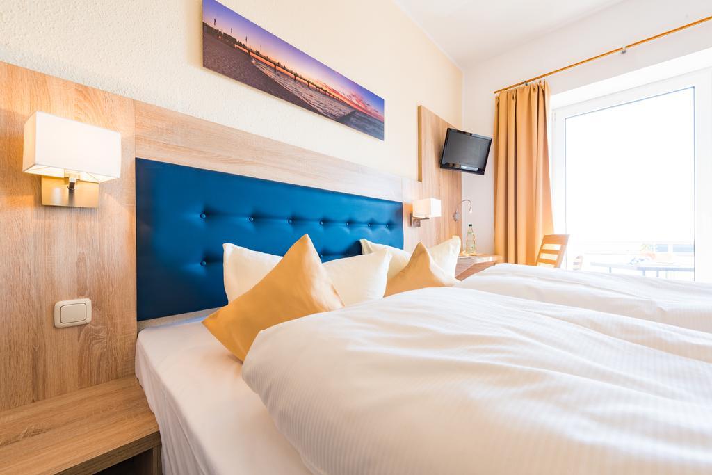 Hotel Boddenhus Garni ซิงสท์ ภายนอก รูปภาพ