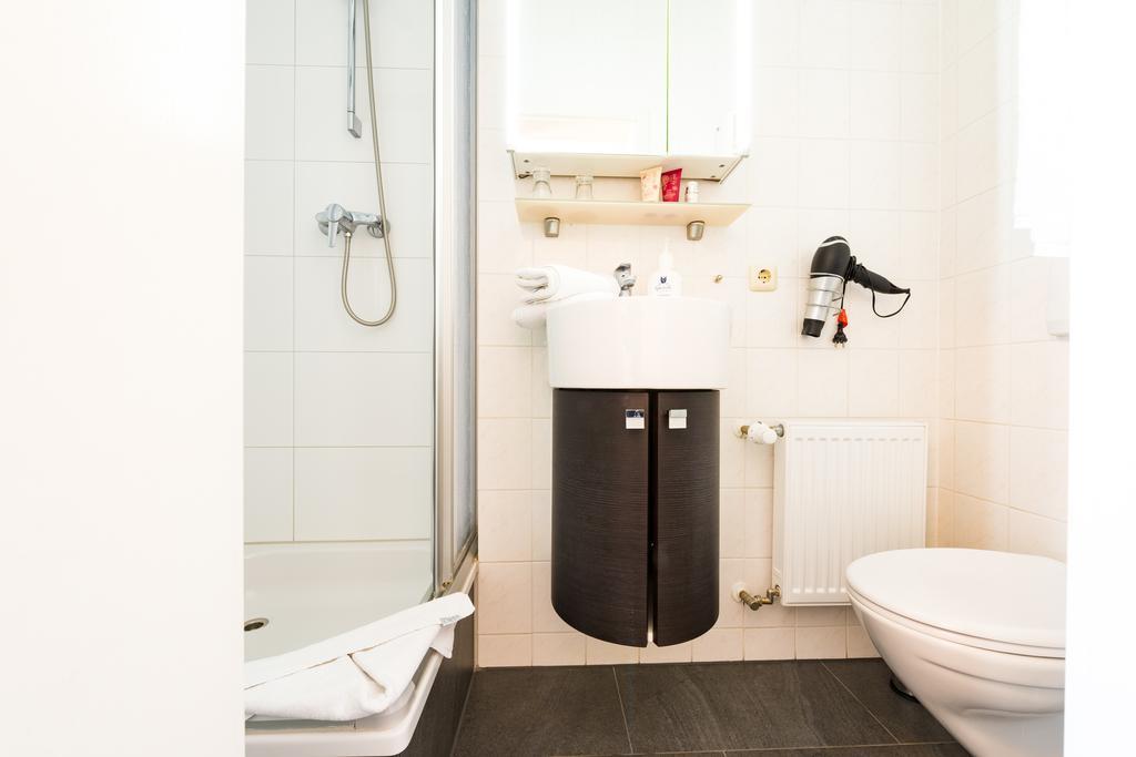 Hotel Boddenhus Garni ซิงสท์ ภายนอก รูปภาพ