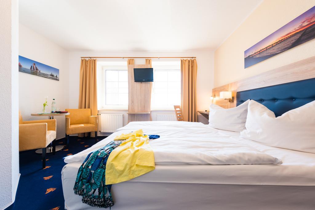 Hotel Boddenhus Garni ซิงสท์ ภายนอก รูปภาพ