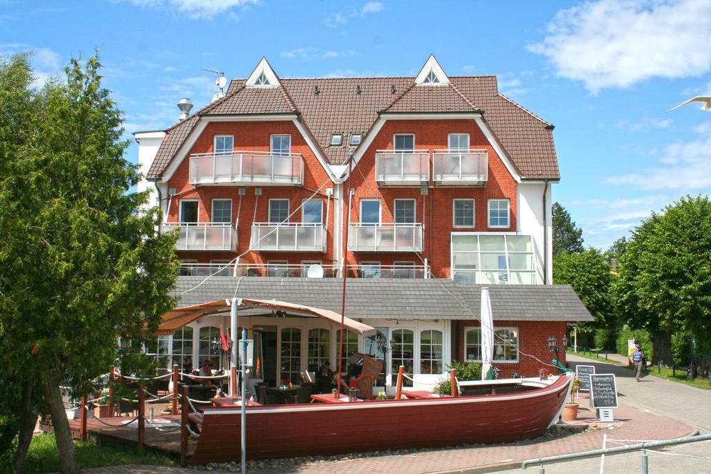 Hotel Boddenhus Garni ซิงสท์ ภายนอก รูปภาพ