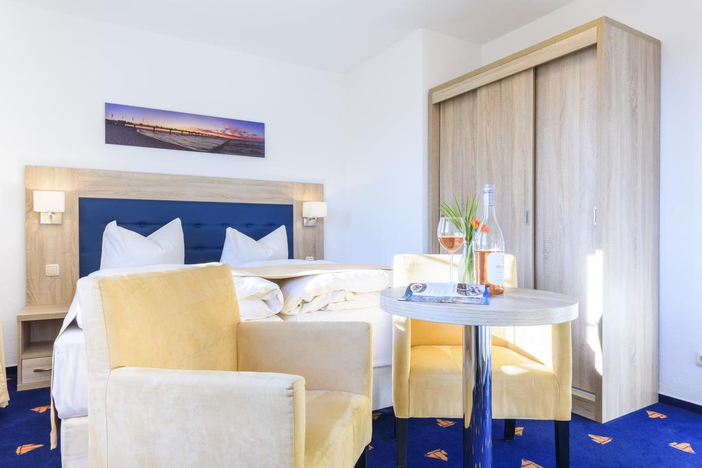 Hotel Boddenhus Garni ซิงสท์ ภายนอก รูปภาพ