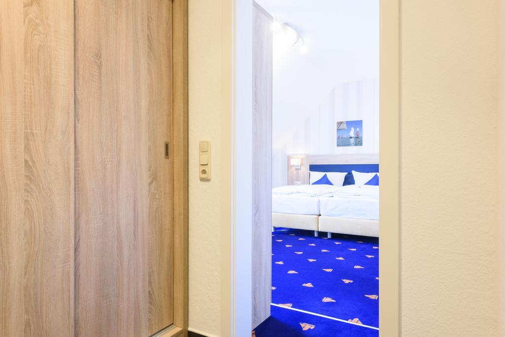 Hotel Boddenhus Garni ซิงสท์ ภายนอก รูปภาพ