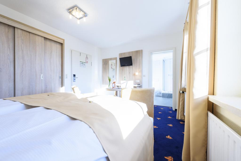Hotel Boddenhus Garni ซิงสท์ ภายนอก รูปภาพ